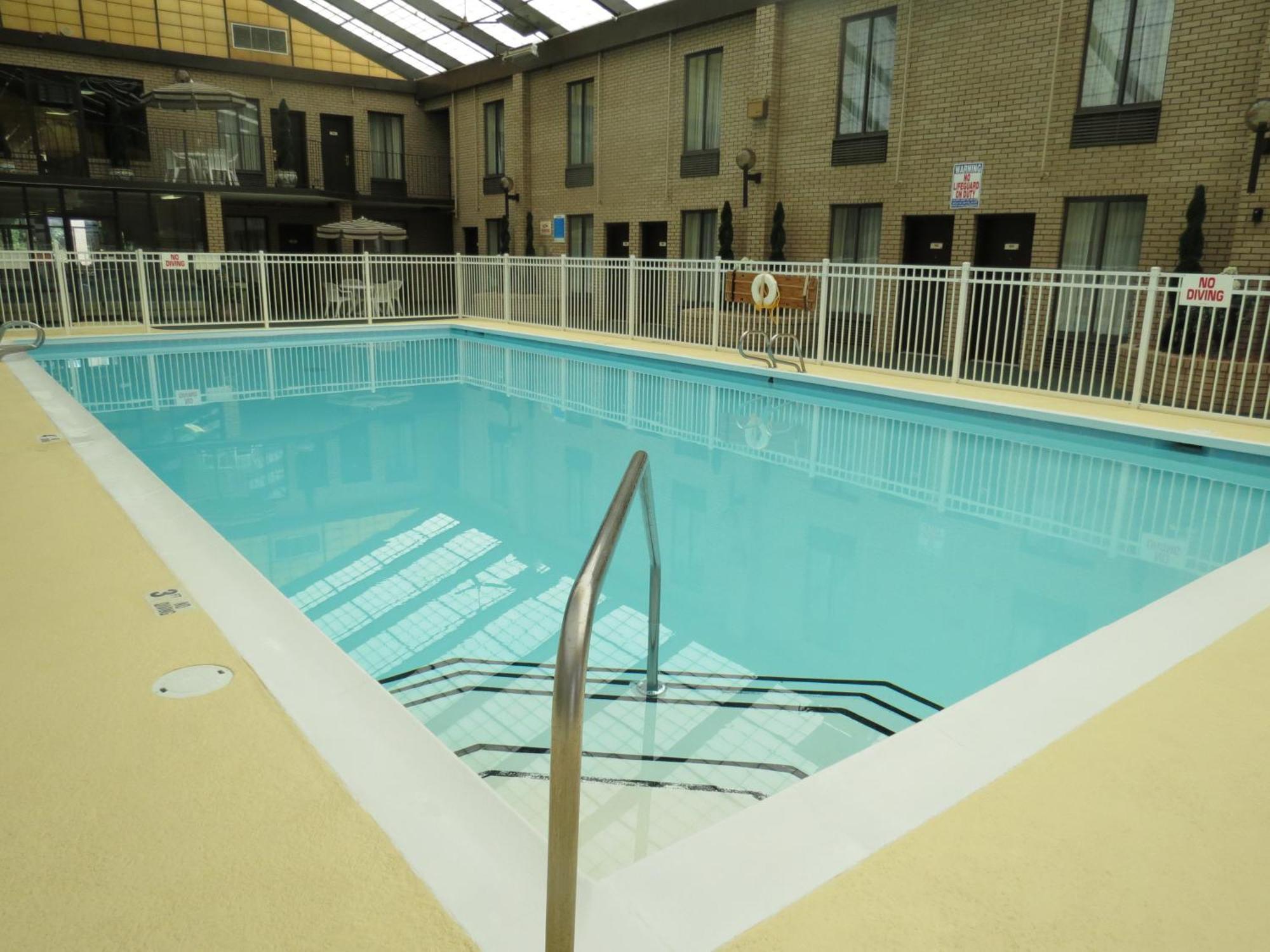 Gold Vault Inn Radcliff Экстерьер фото