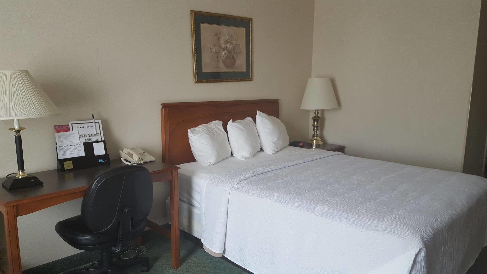 Gold Vault Inn Radcliff Экстерьер фото